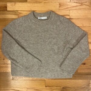 Zara S crewneck sweater